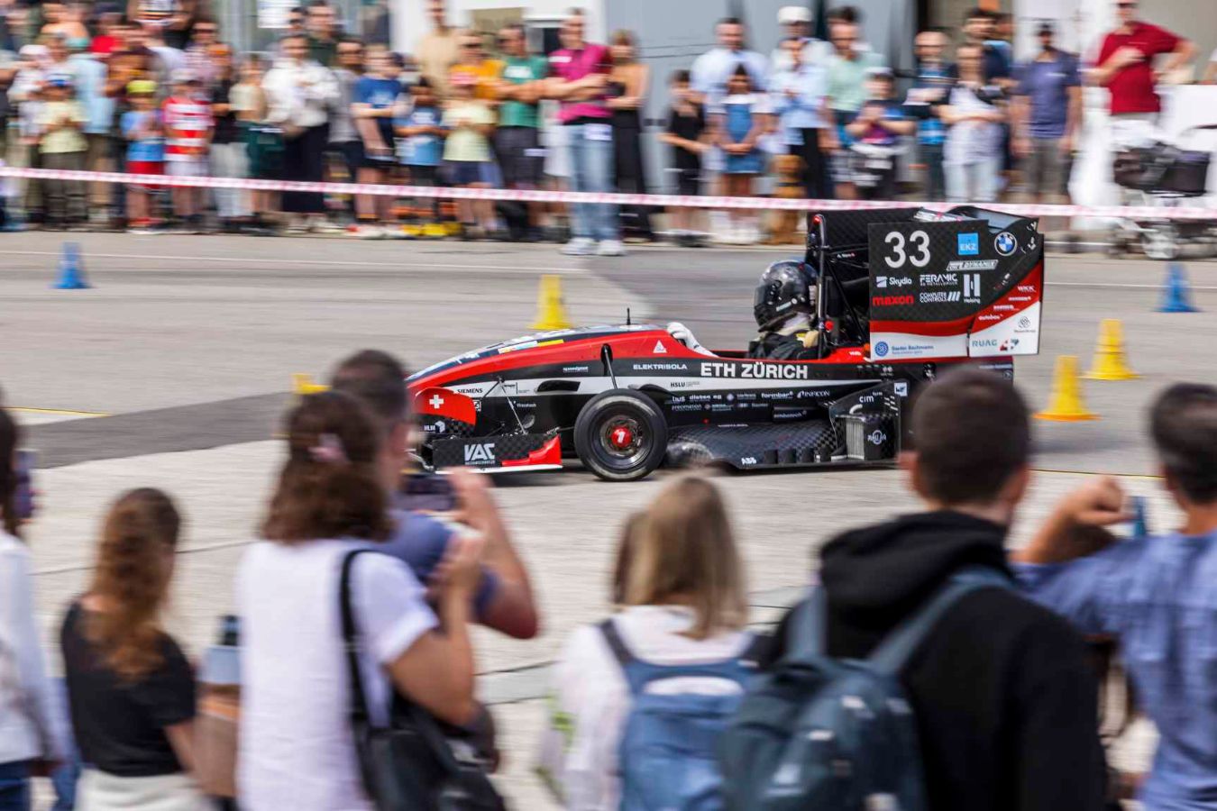 Auch die Demonstrationen des Akademischen Motorsportvereins AMZ zogen das Publikum in den Bann.